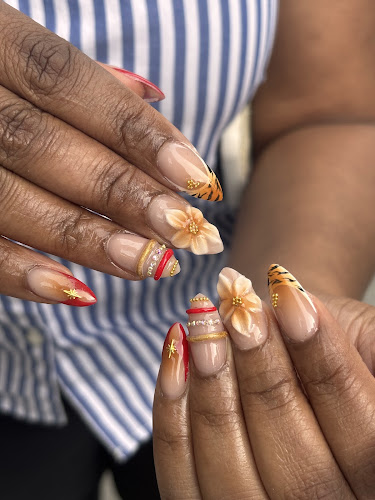 La Crystal Nails Studio