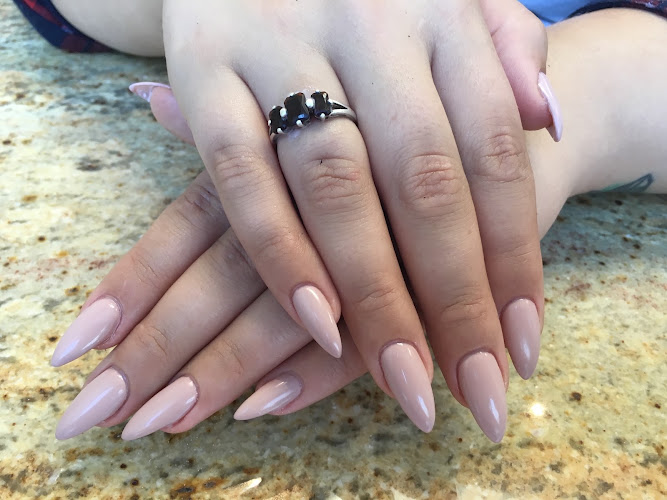 LA Nails and Spa