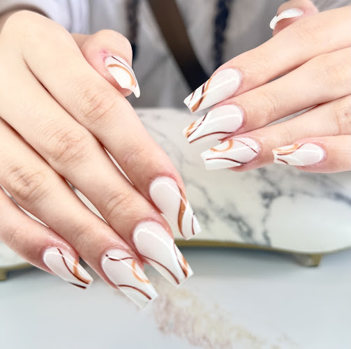 Lavish Nails And Spa 920 commissiner rd E- London