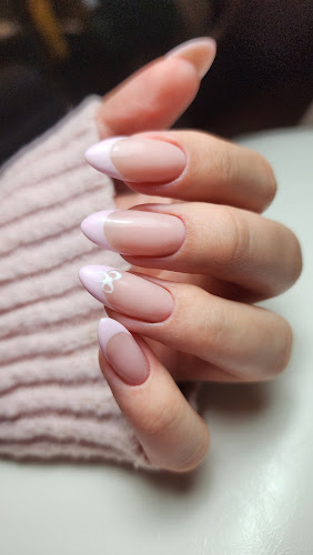 Let It Shine Nail Studio