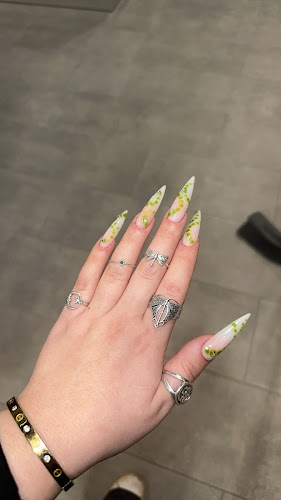 Lex's Luxe Nails, nail salon in Mono, Ontario