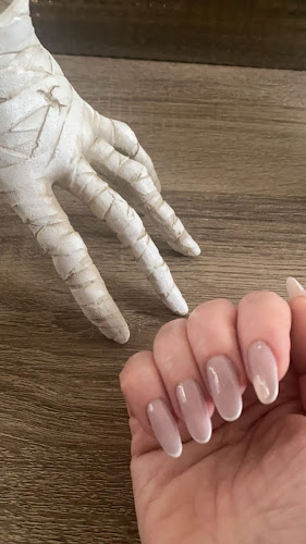Lily's Nails