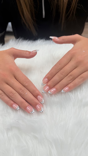 Lina’s Nail and Lashes Studio