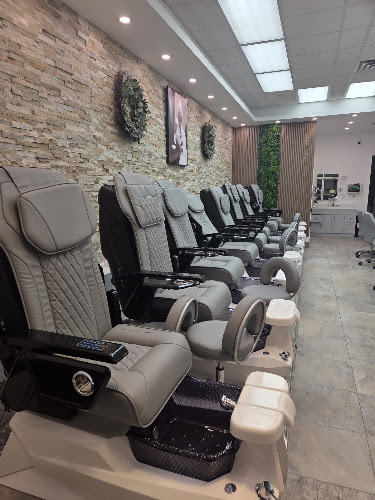 Lori's Nails & Spa