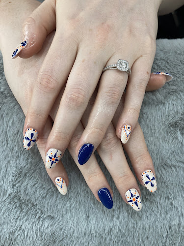 Lori's Nails & Spa