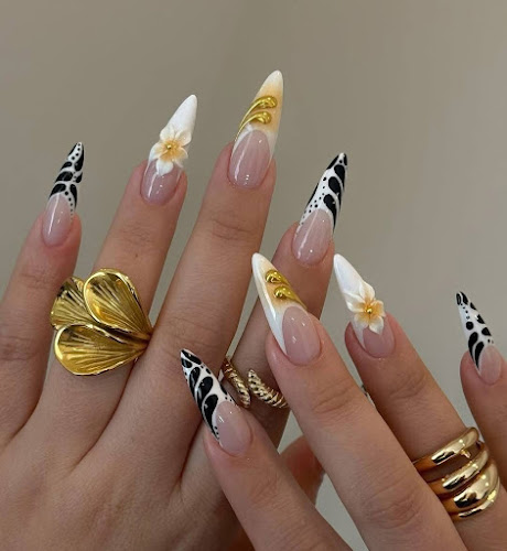 Lotus 1 nails
