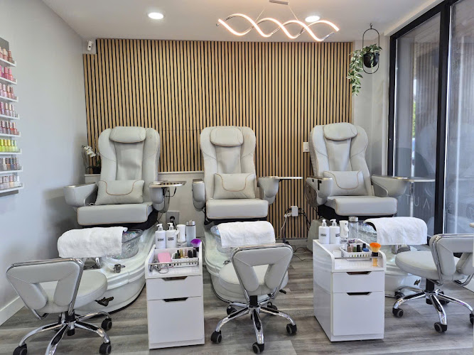Luna Nail & Beauty
