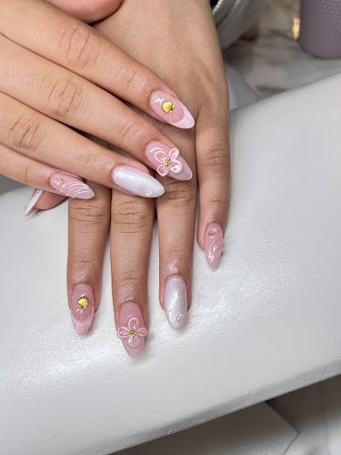 Lune Nails