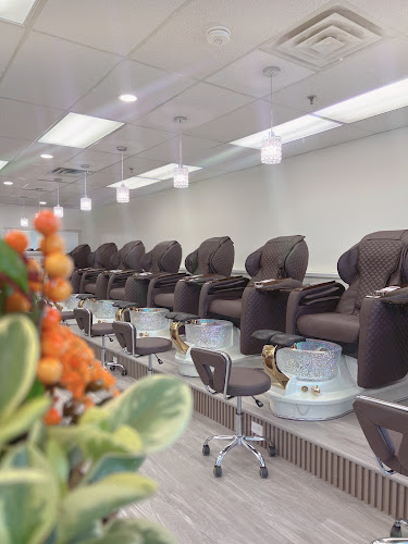 Lux Nails N Spa