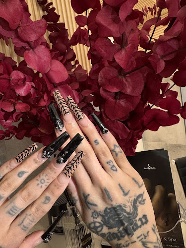 Luxify Nails Leslie