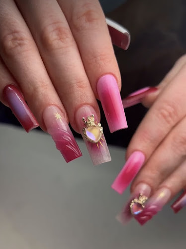 LuxMe nails and spa
