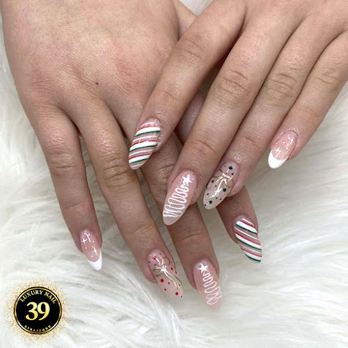 Luxury Nail 39