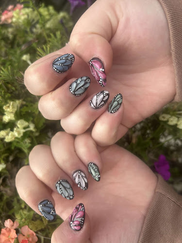 Luxury Nails & Spa