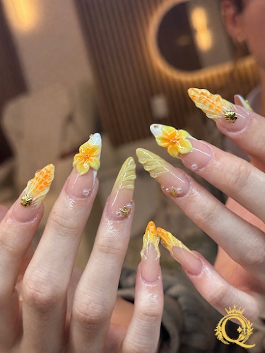 Luxury Queen Nails