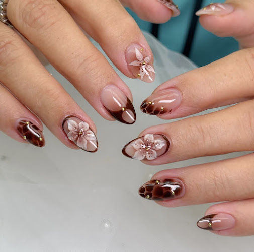 Ly LoveLy Nails
