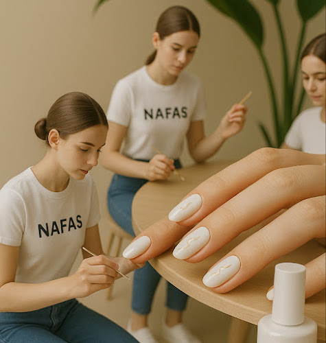 nail by leila