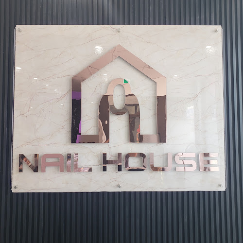 Nail House