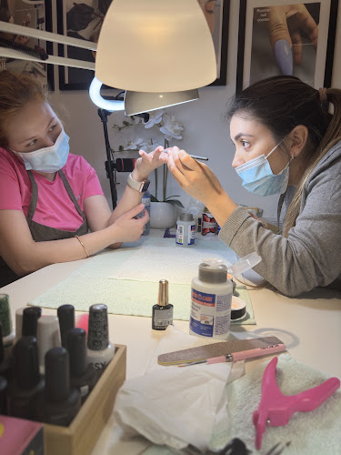 NAIL TECHNICIAN COURSES