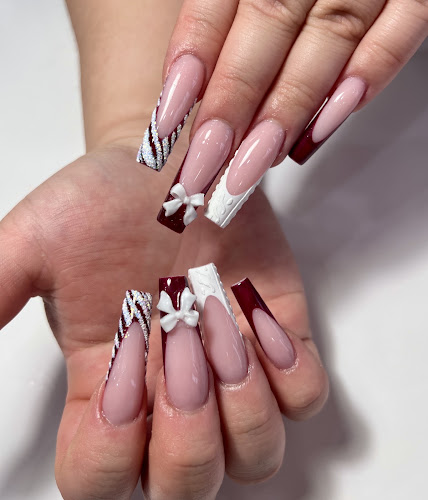 Nails 68 Thornhill