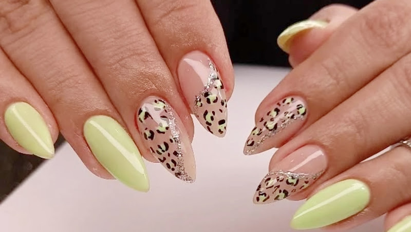nails & tattoo by sara