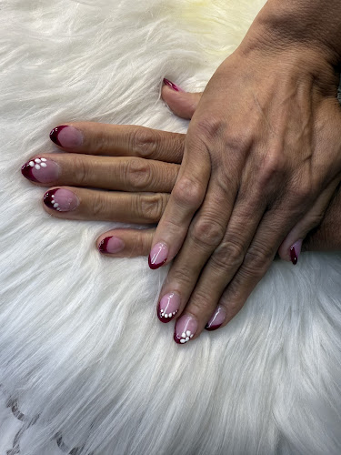 Nails and Threading Services
