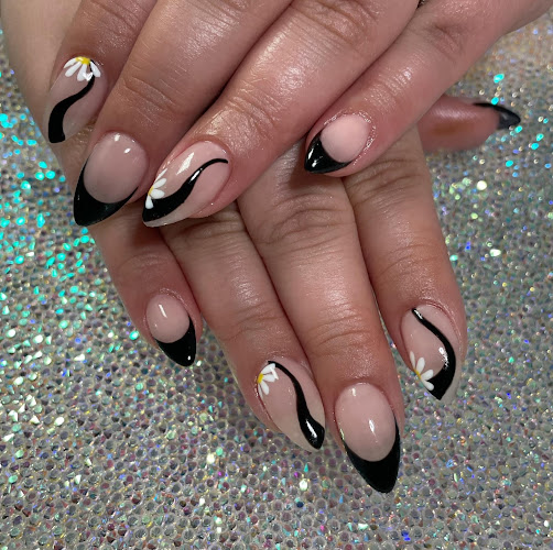 Nails by Alexine, nail salon in Val Caron, Ontario