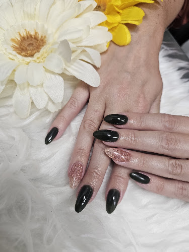 Nikki Nails
