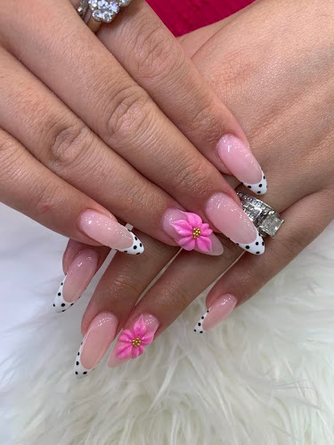 OMG Nails Lounge
