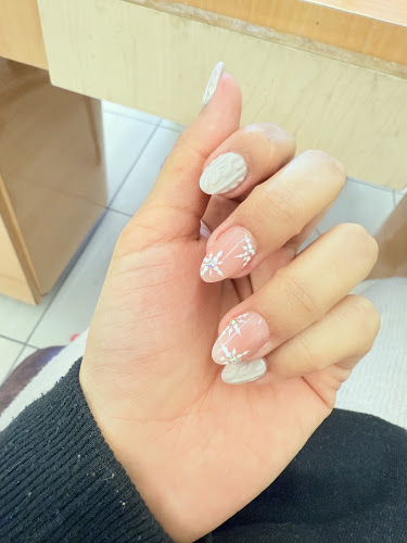 P & Q Nails