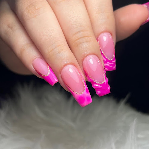 PINK DIAMOND NAILS