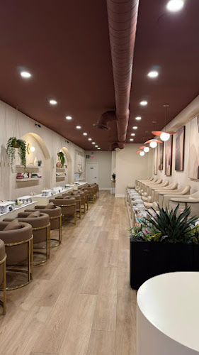 Plus One Nail Studio