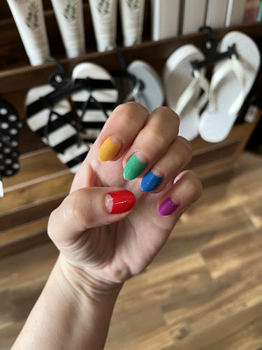 POLISH ME NAIL & BEAUTY BAR