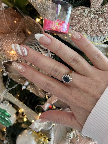 Pretty me up nail & beauty bar