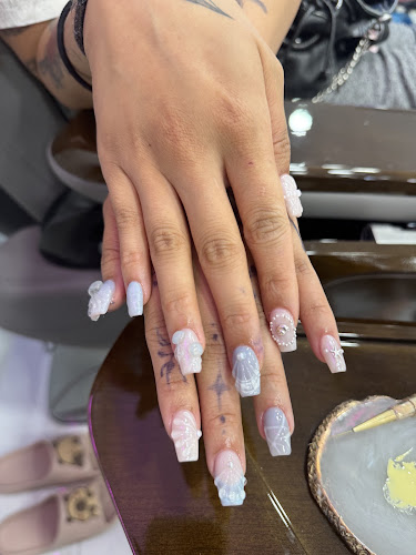 Pretty nails & spa