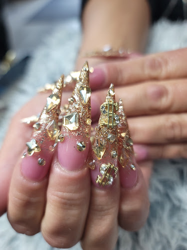 Q Nails