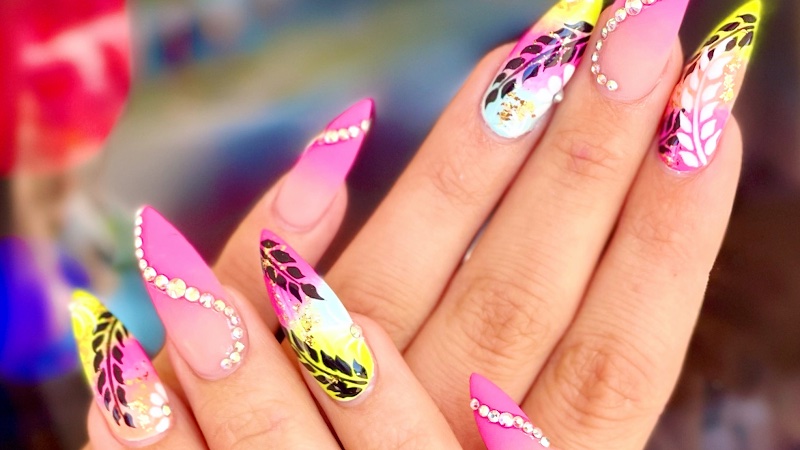 Q’s Nails And Spa