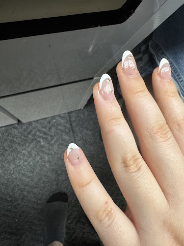 Q V Spa & Nails