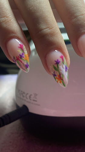 Queen Majesty Nails