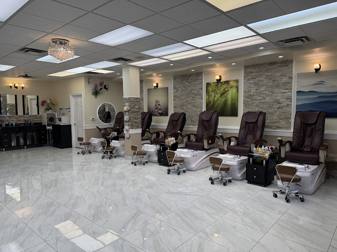 Queen Nails Bar - Woodbridge