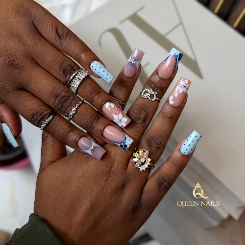 Queen Nails