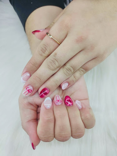Queens Nails