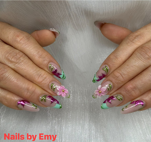 Queens Nails