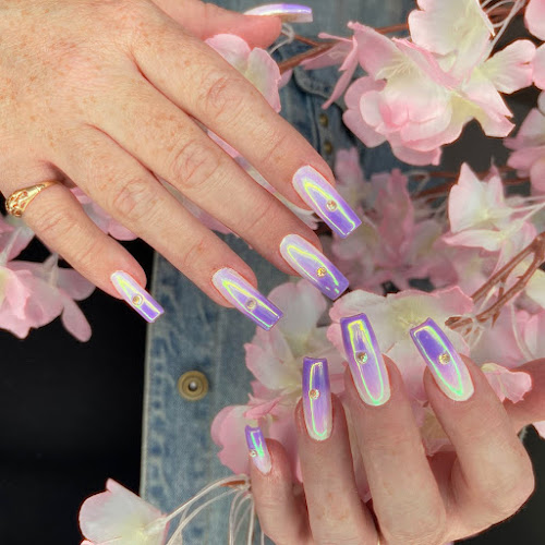 R. Luxury Nails & Beauty