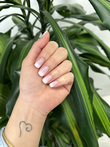 Refresh Nail Spa, nail salon in Richmond, Ontario