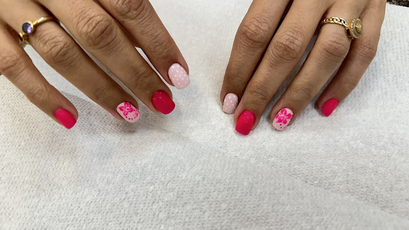 Russian Nails Hamilton