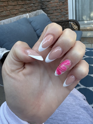 Ryna's Nails Burlington