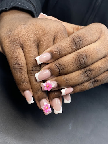 Ryna's Nails Hamilton East