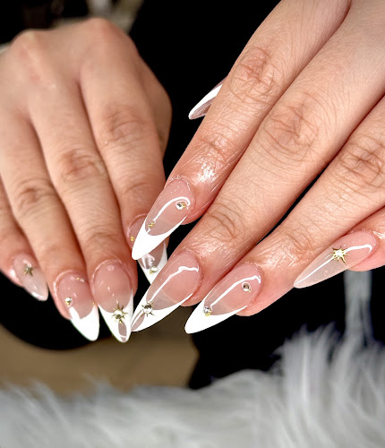 Ryna’s Nails Milton
