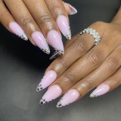 Ryna's Nails Ninth Line