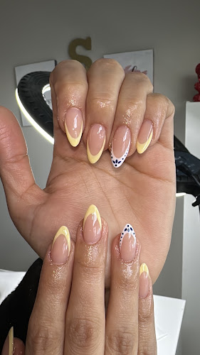 Sassy Nails by kaursimran